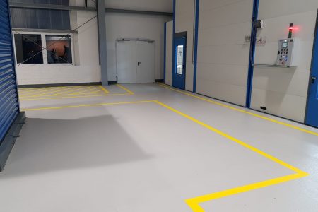 Industriebodenbeschichtung aus Epoxidharz für Werkshalle