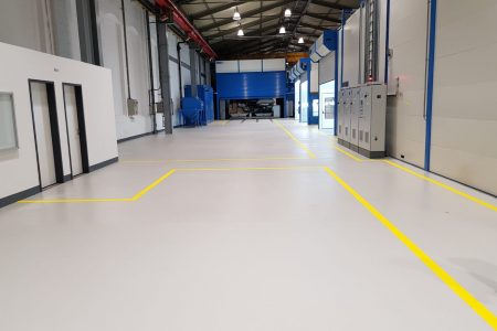 Industriebodenbeschichtung aus Epoxidharz für Werkshalle
