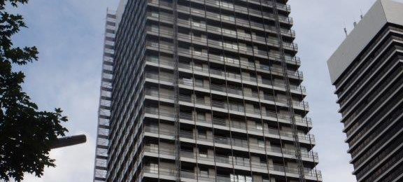 Gerüstbauarbeiten am imposanten Mundsburg Tower in Hamburg!